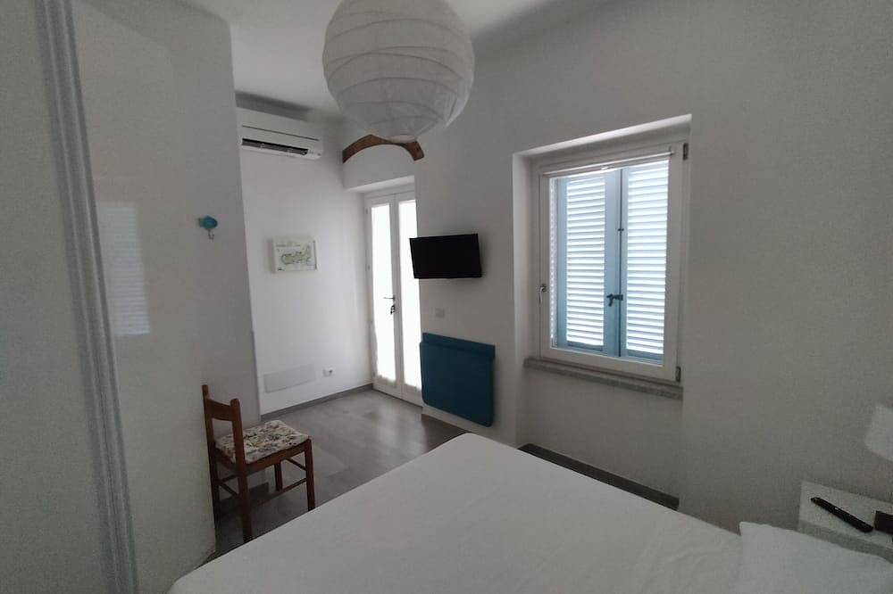 Appartamento intero, Elegante casa con Giardino Vista Mare a 50 metri dalle spiagge di Pomonte in Pomonte, Isola d'Elba