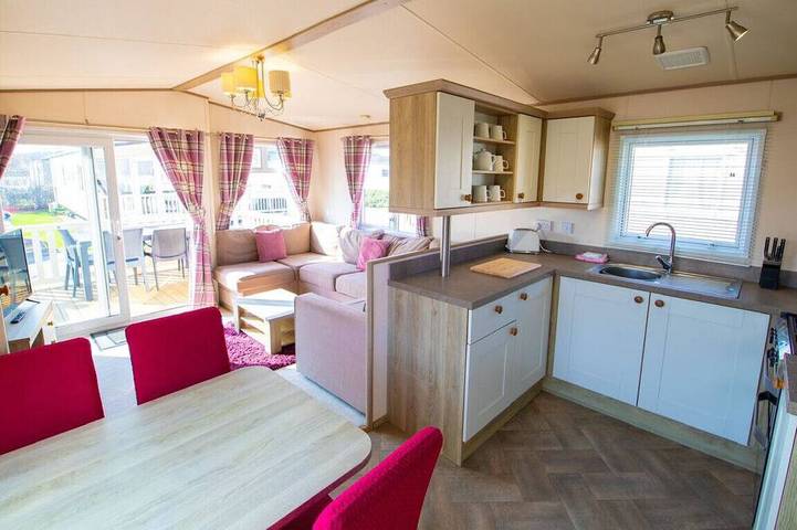 Glamping for 8 people, with terrace in Camber Sands