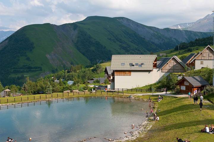 Gîte pour 9 personnes, avec piscine ainsi que balcon et sauna, adapté aux familles dans Col De La Croix De Fer - 3