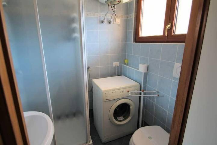 Ferienwohnung für 2 Personen, mit Balkon und Pool in Brezzo di Bedero - 4