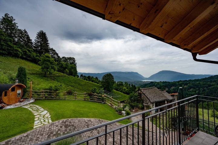 Appartamento intero, Casa Corte dei Rode in Chies d'Alpago, Prealpi Carniche