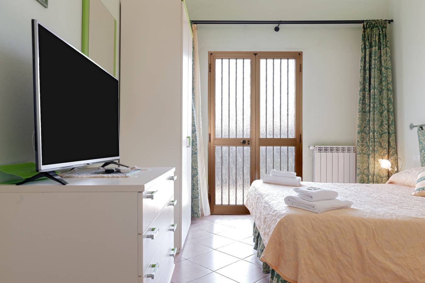 Chambre 'Bandb Cindy - Chambre Verte' avec jardin partagé, Wi-Fi et climatisation in Cascina, Riviera Italienne