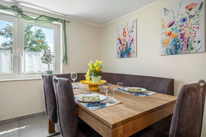 Hel lejlighed, Apartment kleine Auszeit with Shared Terrace, Garden, and Wi-Fi in Bad Saulgau, Region Bodensee-Oberschwaben