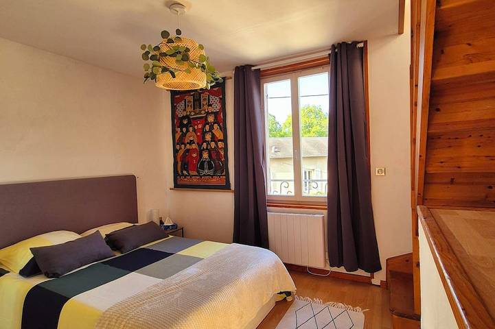Chantilly gardens, maisonette de voyageurs sur 3 étages, à côté de la gare. in Gouvieux, Oise