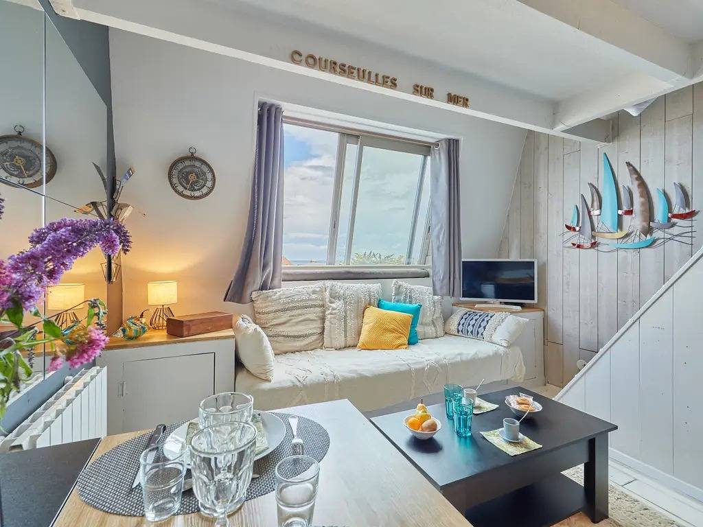 Appartement entier, Le Nid de Juno Beach - Vue mer, plage à 300m in Courseulles-sur-Mer, Région de Caen