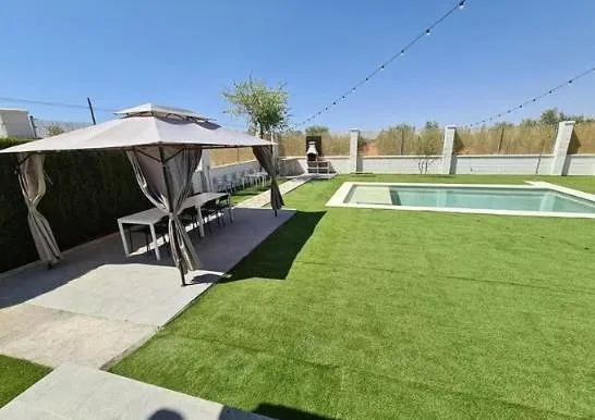Casa de vacaciones para 18 personas, con vistas además de piscina y jardín - 1