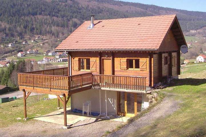 Gîte pour 15 personnes, avec balcon à Le Ménil