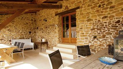 Gîte pour 5 personnes, avec piscine ainsi que jardin et terrasse, animaux acceptés à Roussines
