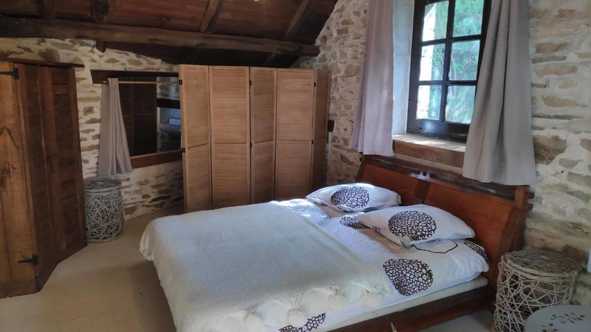 Location de vacances pour 4 personnes, avec Jacuzzi ainsi que Terrasse et Jardin à Curvalle - 4