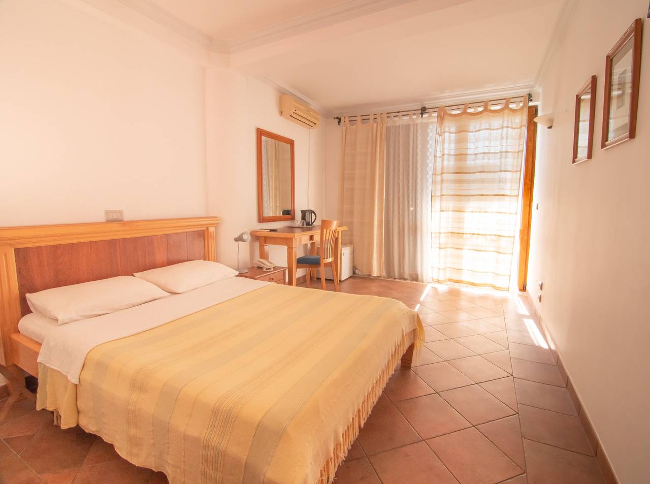 Zimmer Balkon Meerseite n1 in Sveti Stefan, Opština Budva
