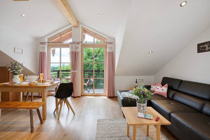 Appartement entier, Appartement 'Neubau - Freundliche' avec vue sur les montagnes, jardin partagé et Wi-Fi in Höslwang, Chiemsee
