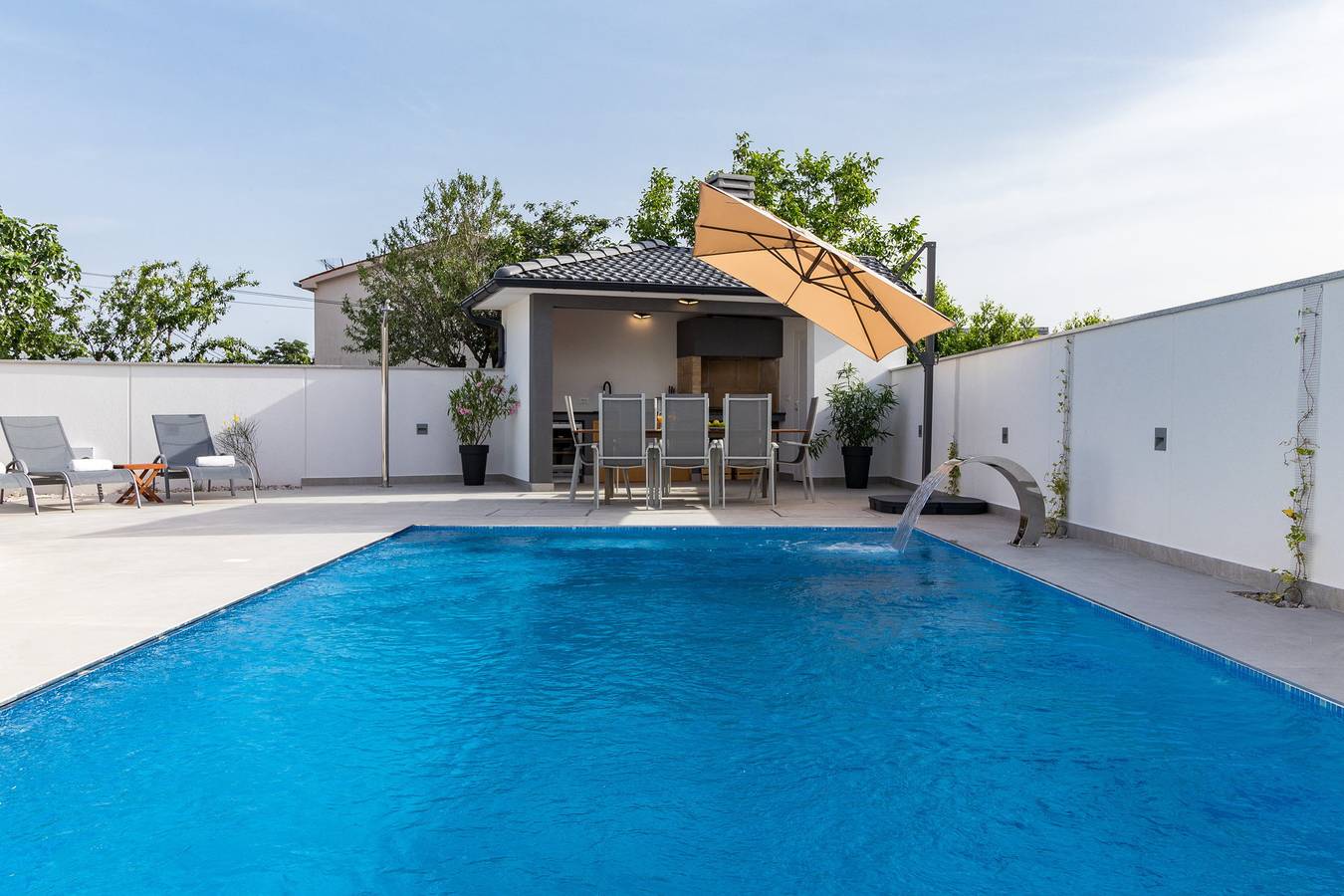 Villa Lotus mit beheiztem Pool in Pula-Medulin, Pula