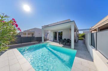 Villa pour 8 personnes, avec jardin ainsi que piscine et terrasse, animaux acceptés à Sirmione