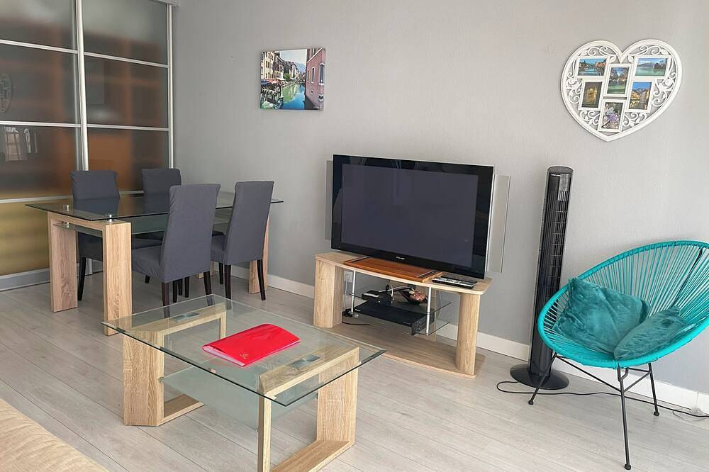 Entire apartment, Apartment classified *** T2 South terrace private parking 10 minutes walk from the old town in Seynod, Annecy region