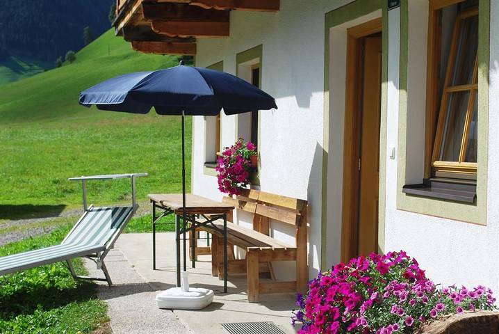 Ferienwohnung für 4 Personen, mit Terrasse und Garten sowie Ausblick in Innervillgraten