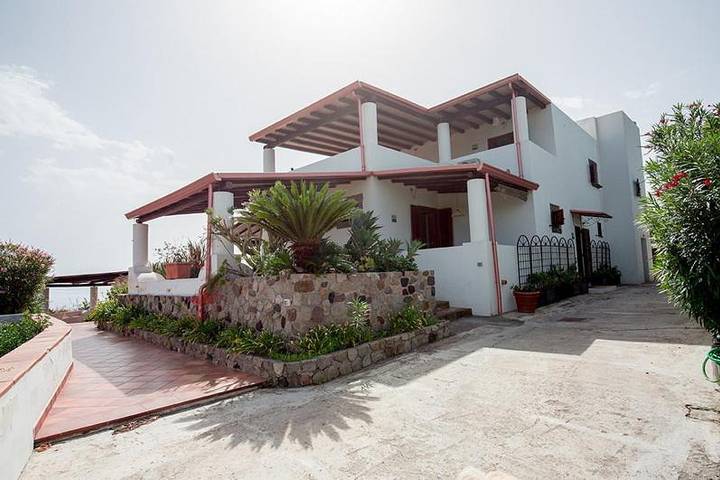 Villa für 4 Personen, mit Ausblick und Garten, kinderfreundlich auf den Liparische Inseln - 2