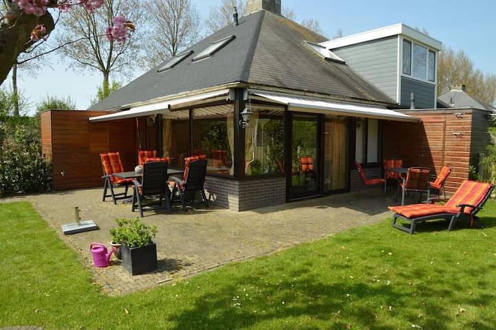 Ferienhaus für 5 Personen, mit Terrasse und Garten sowie Pool