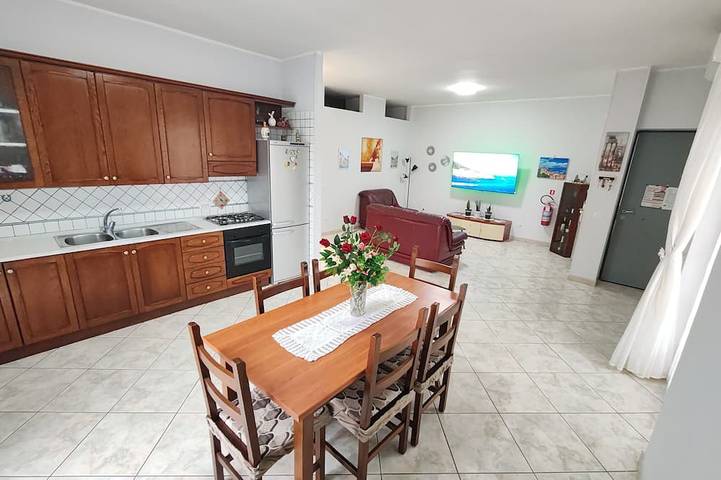 Ferienhaus für 8 Personen, mit Balkon und Garten