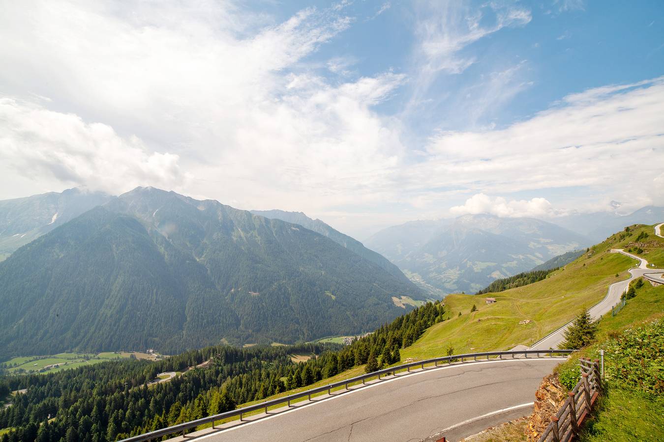 Ferienhaus "Enzianhütte" mit Bergblick, 3 Balkonen und Gemeinschaftsterrasse in Walten, St. Leonhard in Passeier