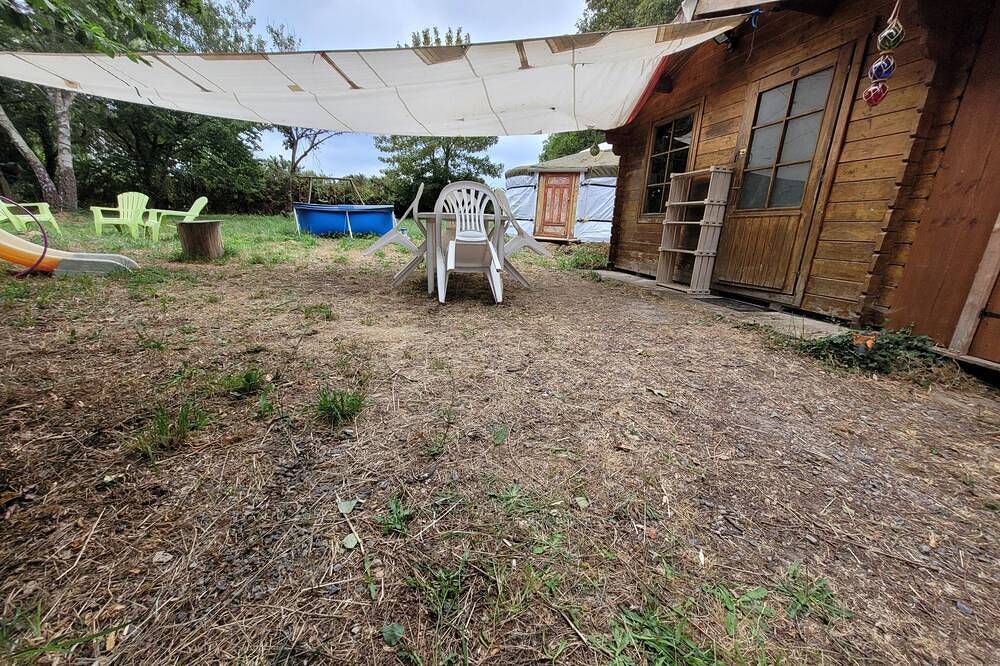 Yourte et Chalet Avec Piscine sur Terrain de 1000m2 in Nivillac, Vannes region