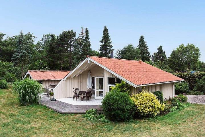 Ferieudlejning for 3 personer, med terrasse i Hundested