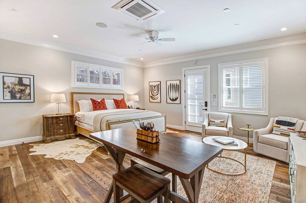 Die Sonoma Bungalows Studio Suite 6 liegt nur wenige Schritte vom historischen Sonoma Plaza entfernt in Sonoma, California North Coast