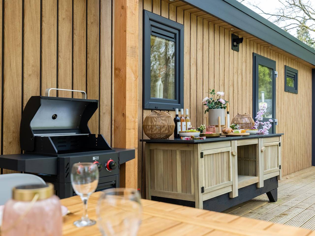 Luxuriöse Waldunterkunft mit Terrasse und Grill in Veluwe