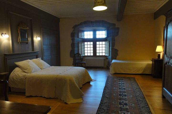 Bienvenue à la Maison Forte de Chabanolles - Un lieu singulier et authentique in Retournac, Haute-Loire