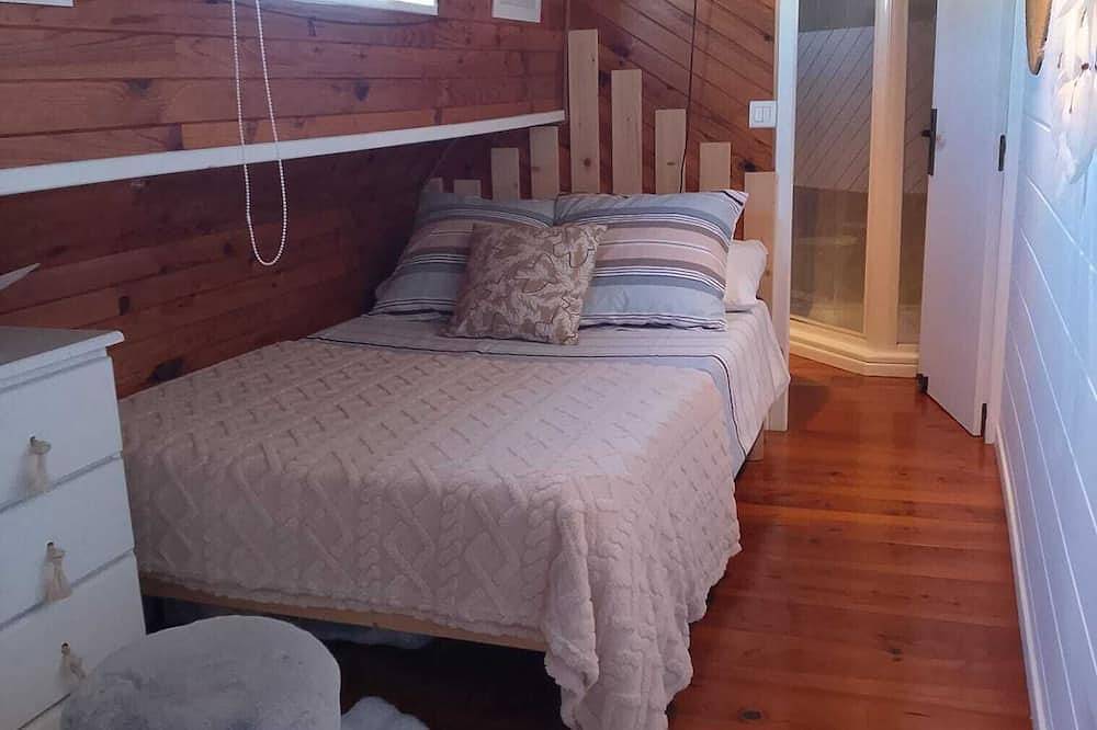 Comfortable Houseboat in Great Location -Aircon, Small Pool & Wi-fi Included in Bellegarde, Région de Nîmes