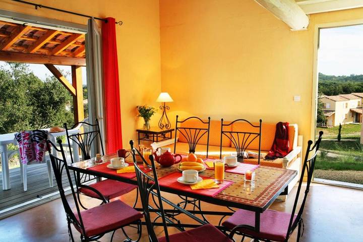 Parc de vacances pour 8 personnes, avec piscine ainsi que balcon et sauna à Sauve - 2