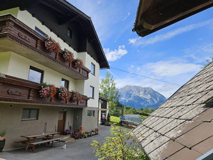 Bauernhof für 6 Personen, mit Balkon und Garten sowie Ausblick in Irdning-Donnersbachtal