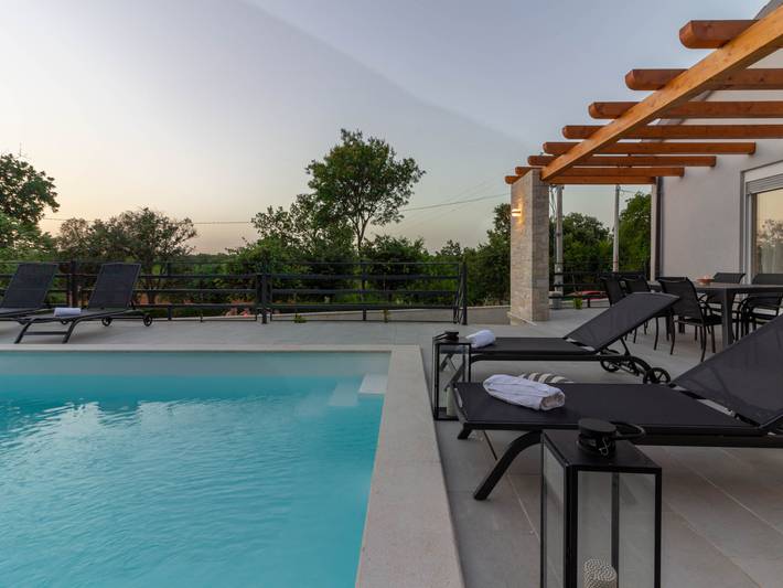 Ferienhaus für 8 Personen, mit Terrasse und Garten in Marčana - 4