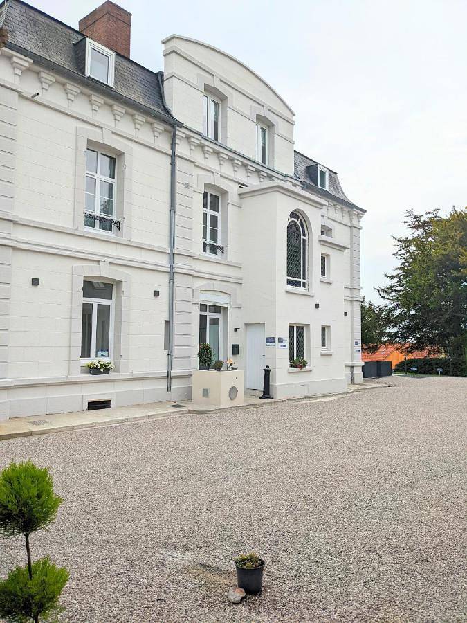 Hôtel Échappée en Baie - Chambres climatisées -Parking privé gratuit dont forfaits bornes électriques réservable in Saint-Valery-sur-Somme, Région d'Abbeville