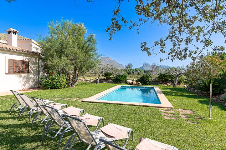 Luxus-Finca für 8 Personen, mit Terrasse und Garten in Pollença