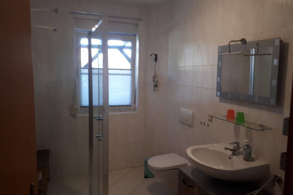 Ganze Wohnung, Ferienwohnung Neubrandenburg für 1 - 4 Personen mit 1 Schlafzimmer - Ferienwohnung in Tollensesee, Neubrandenburg