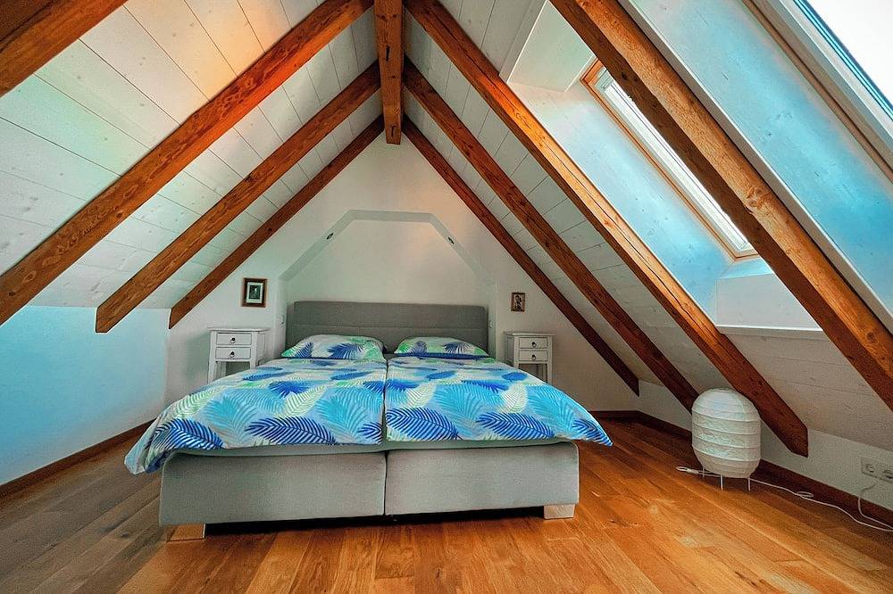 Ganze Wohnung, Große Maisonette 2-8 Pers, hell, Fernblick, Balkon, Nähe Europa Park & Freiburg in Teningen, Südschwarzwald
