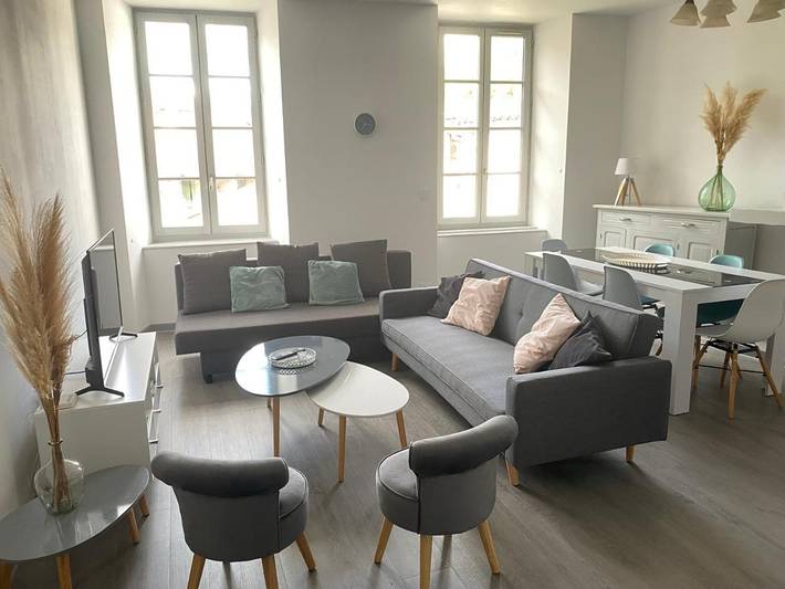 Apartamento para 6 personas, con Jacuzzi y Terraza además de Jardín y Vistas en Foix