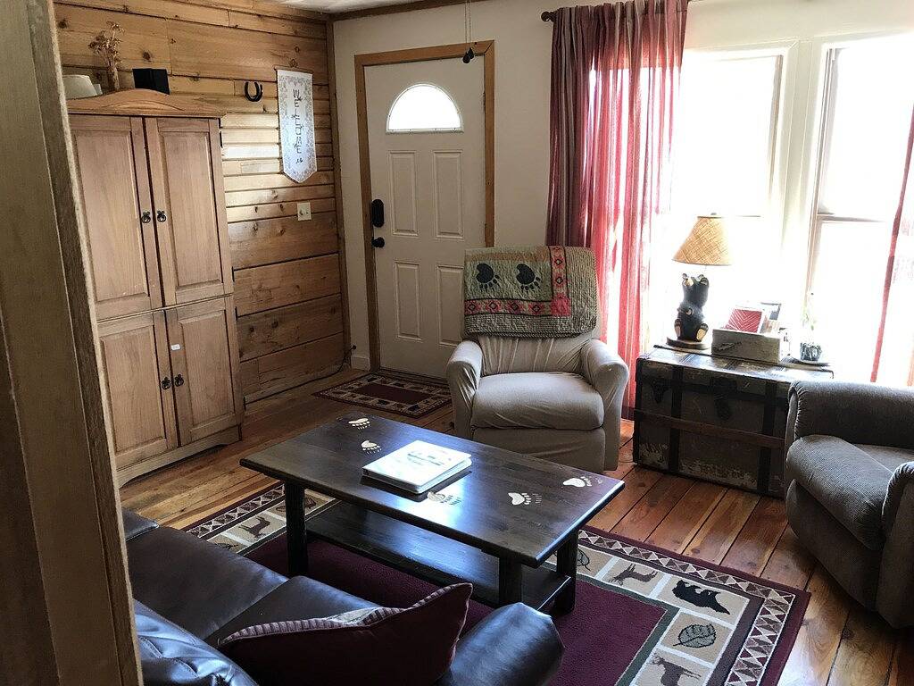 Whispering Pines Guest Cabin am Georgetown Lake - familien- und haustierfreundlich, Whirlpool in Anaconda-Deer Lodge County, Discovery Ski Area