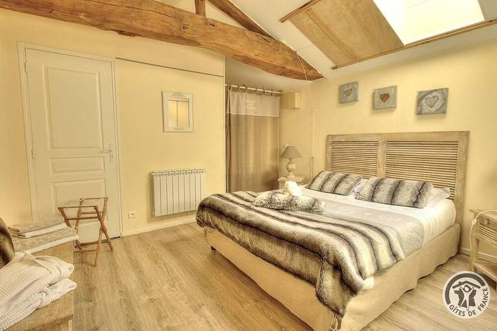 Location de vacances pour 6 personnes, avec jardin à Vernay - 2