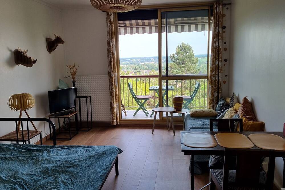Appartement entier, Studio tout équipé avec balcon in Montrichard, Région de Blois