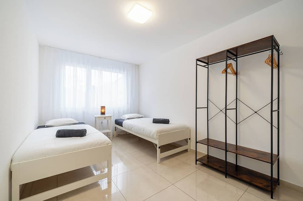 Peaceful Swiss Retreat | Parking + Private Balcony + Hi-Speed Wifi  in Aargau-Basel