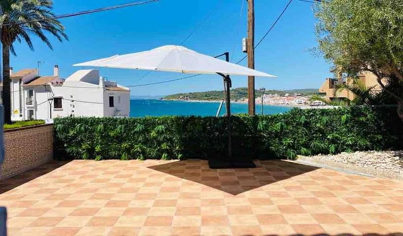 Ferienhaus für 7 Personen, mit Balkon und Terrasse sowie Pool und Ausblick