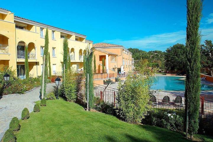 Appartement entier, Suite équipée | Accès 3 piscines + bain à remous ! in Gréoux-les-Bains, Alpes-de-Haute-Provence