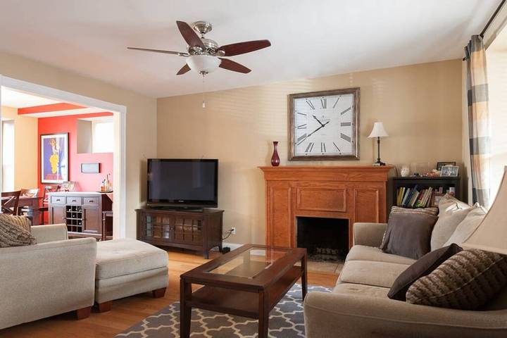 Vacation rental for 8 people, with yard and hot tub in St. Louis