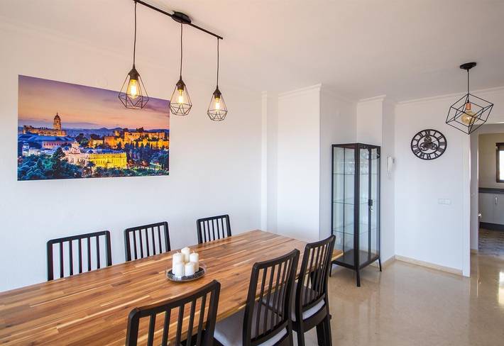 Entire apartment, Beautiful Renovated Apartment with Sea View, Pool in Benalmádena, Costa del Sol