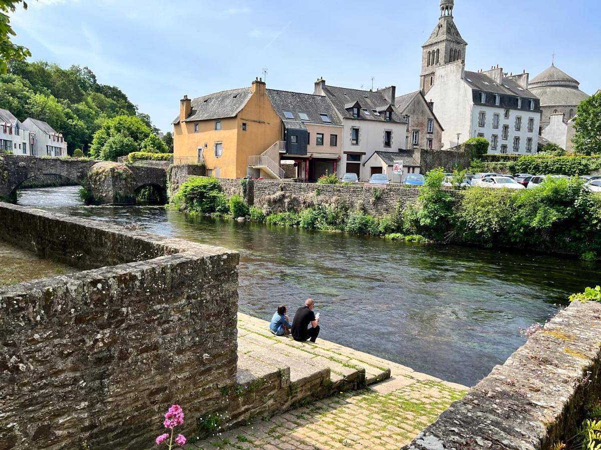 La Maison D'Alphonse, charmante, centre historique, 2-6 personnes, Terrasse & jardin, Accès rivière in Quimperlé, Région de Quimper