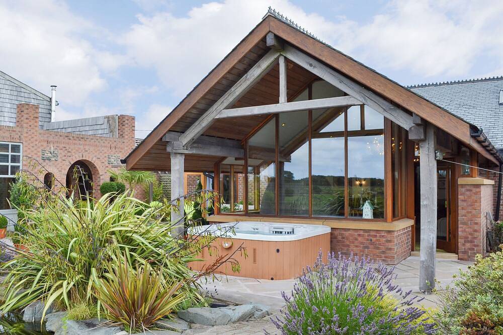 5 bedroom accommodation in Stalmine, near Poulton-le-Flyde in Lancashire