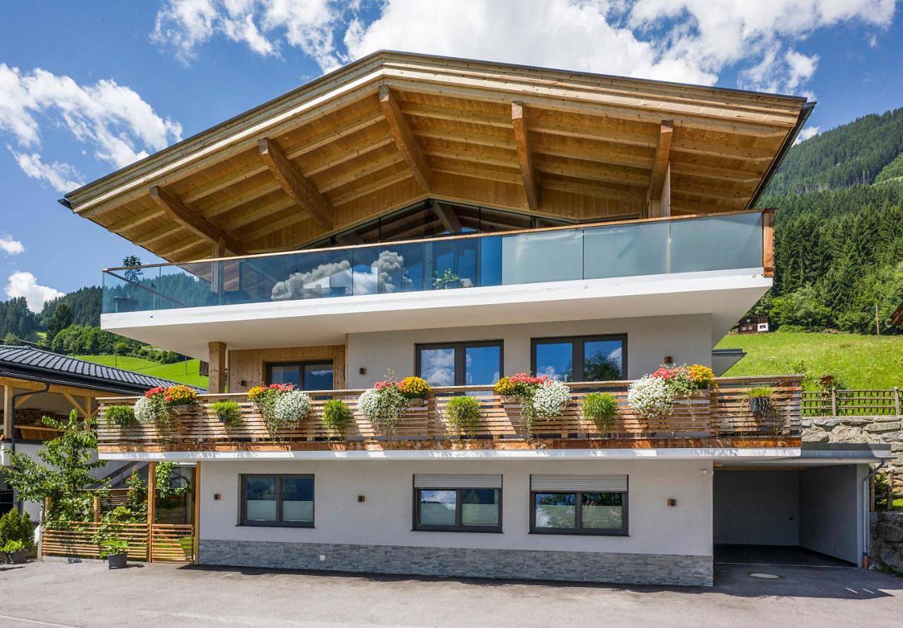 Ganze Wohnung, Two-Bedroom Apartment with Terrace in Tuxer Alpen, Hippach