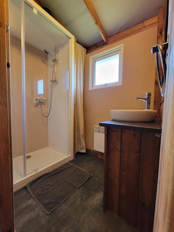 Location de vacances pour 6 personnes, avec Terrasse et Jardin ainsi que Bassin pour enfant et Piscine à Le Bez - 2