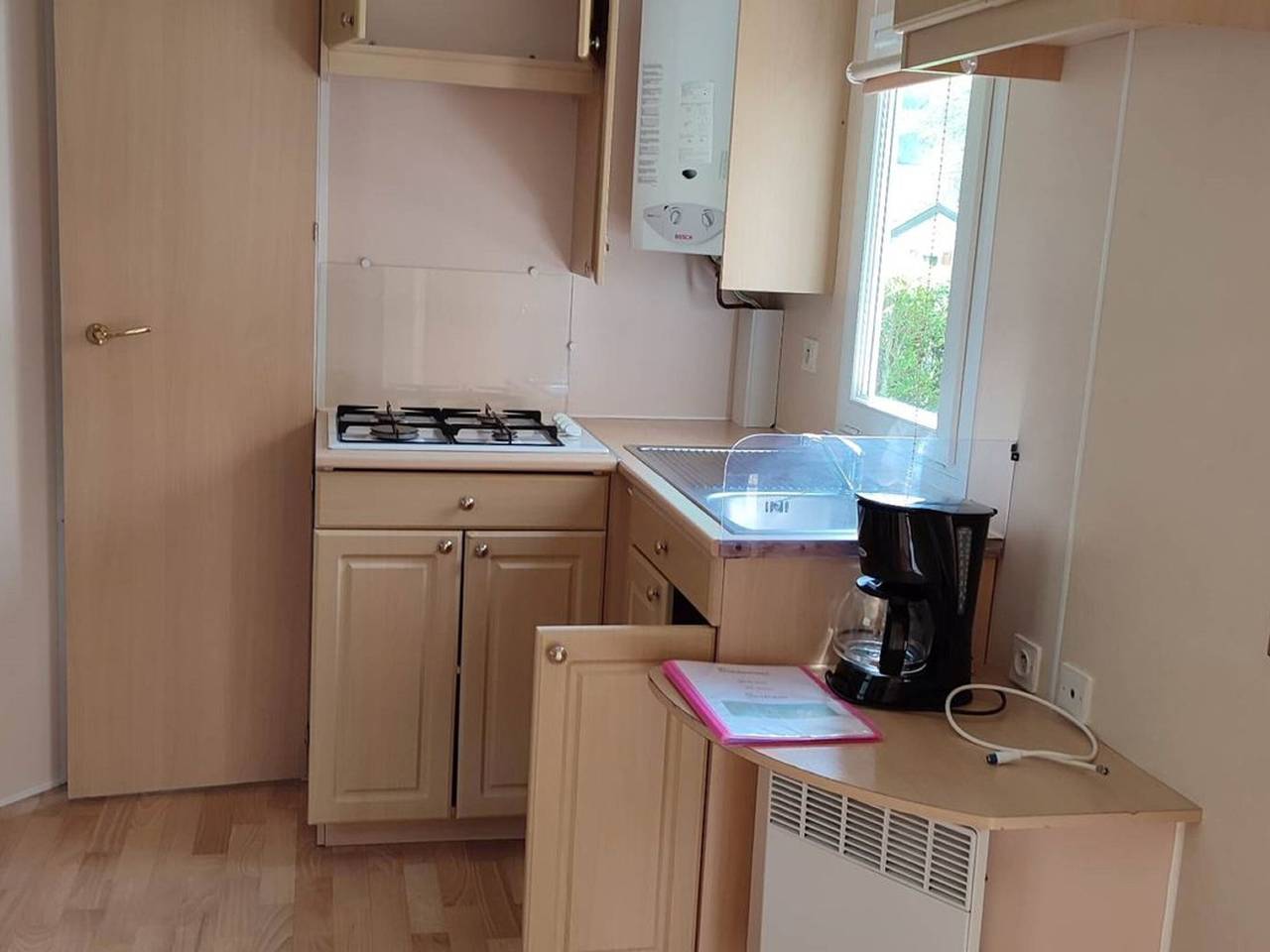 Acogedor mobil-home con terraza - 4 pers. in La Tour-d'Auvergne, Parque Natural Regional Volcans d'Auvergne